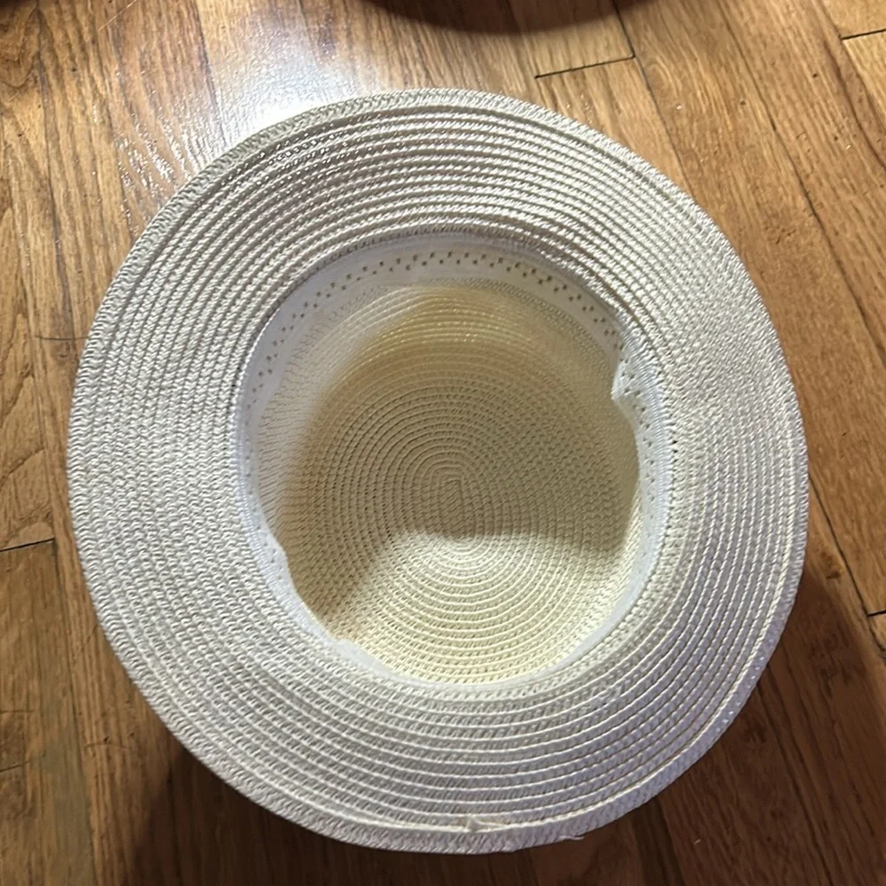 White hat. - Picture 2 of 2